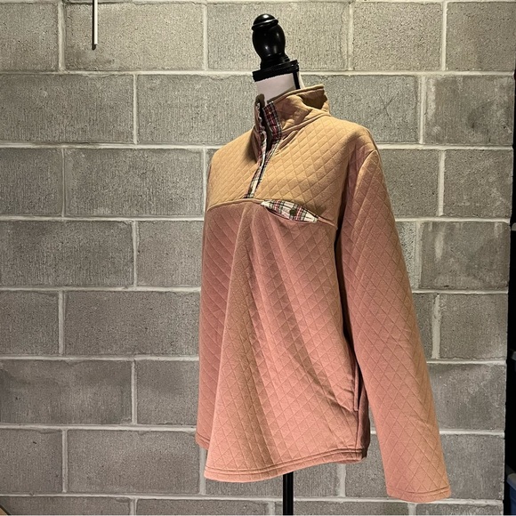 Jen & Co. long sleeve quilt pattern top. - Picture 4 of 8